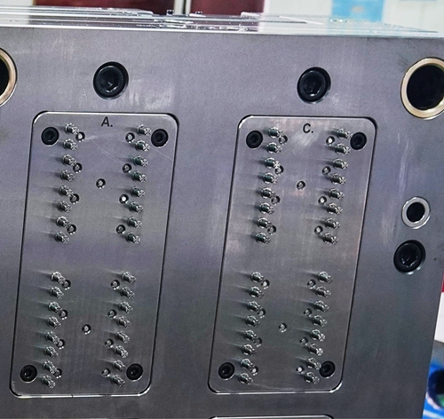 spray pump insert housing moulds aerosol valve moulds dispensers molds 03.jpg